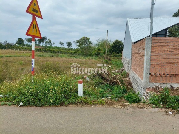 Lô góc 2 mặt tiền tại đá bạc châu Đức. ✌️ Có 80 Thổ cư 👉 khu dân cư giá chỉ 620tr