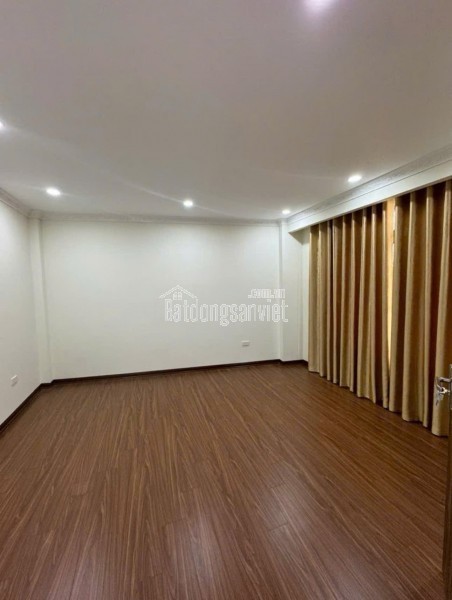 Cực Hiếm! Bát Khối Long Biên 42m2, 5 Tầng, MT 6.4m, Ôtô Đỗ Cổng, Full Nội Thất, 6 Tỷ!