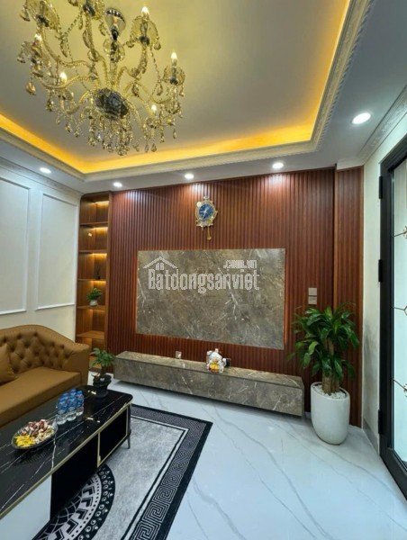 Cực Hiếm! Bát Khối Long Biên 42m2, 5 Tầng, MT 6.4m, Ôtô Đỗ Cổng, Full Nội Thất, 6 Tỷ!