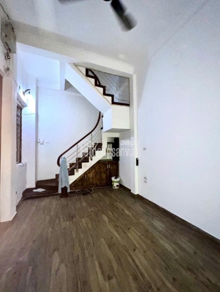 Nhà mới ở ngay, ngõ nông Đào Tấn, 33m2, 6 tầng thang máy, Mt5,5m, chỉ 8.6 tỷ