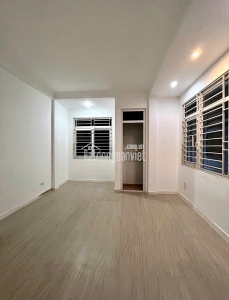 Nhà mới ở ngay, ngõ nông Đào Tấn, 33m2, 6 tầng thang máy, Mt5,5m, chỉ 8.6 tỷ