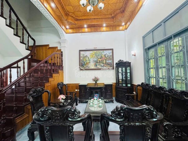 NHÀ ĐẸP ĐỐNG ĐA - MẶT TIỀN KHỦNG -KINH DOANH -O TÔ VÀO NHÀ. ĐTLH 0904684381/0906195477