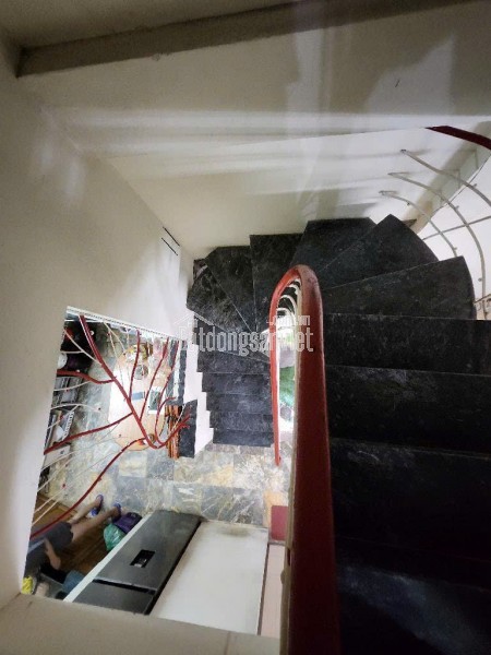 Bán nhà ngõ Hoang Văn Thái – Khu phân lô Quân Đội – Ô tô đỗ cưả - 51m – Giá 6.5 Tỷ