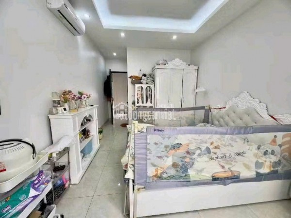 Bán gấp nhà Nam Dư, Hoàng Mai ,Hà Nội .DT : 30m2 ; 5 tầng ; MT: 3.6m
Giá: 6,2 tỷ
