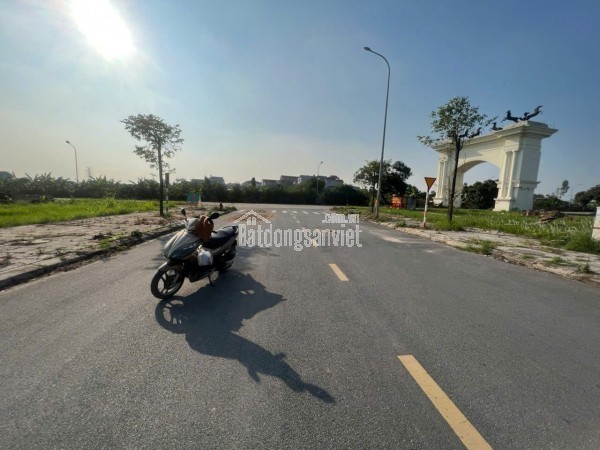 HÀNG VIP HÀNG VIP - TIẾN BÀO - PHÙ KHÊ - TỪ SƠN - BẮC NINH ĐƯỜNG 2 Ô TÔ TRÁNH NHAU PHÓNG ẦM ẦM