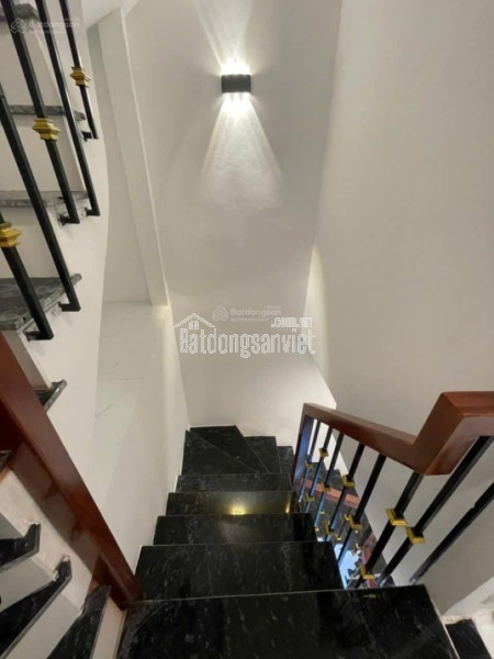 Nhỉnh 5 tỷ nhà đẹp phố Minh Khai ngõ Hòa Bình 2. Ngõ rộng trước nhà 3m. Sổ vuông đẹp