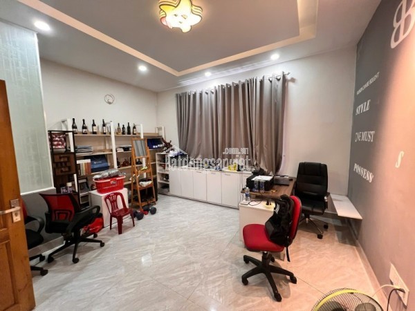 Mặt tiền kinh doanh 133m2 - Gần QL13 & ngã tư Hiệp Bình Phước, Nhà đẹp 3 tầng - hoàn công.