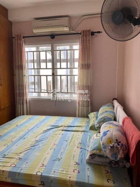 Bán Nhà 1 Trệt, 2 Lầu, Gần Chợ, Trường Học, Đúc 4 Tấm