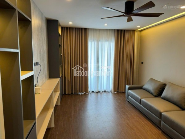 Bán nhà Lò Đúc, diện tích 40m2, 5 tầng, giá 8.8 tỷ, nhà đẹp ở ngay, ô tô đỗ cửa, gần mặt phố