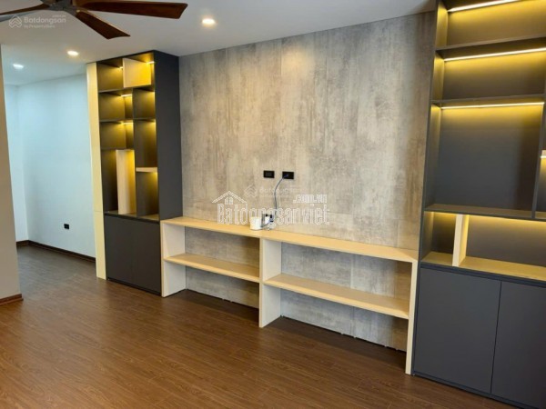Bán nhà Lò Đúc, diện tích 40m2, 5 tầng, giá 8.8 tỷ, nhà đẹp ở ngay, ô tô đỗ cửa, gần mặt phố