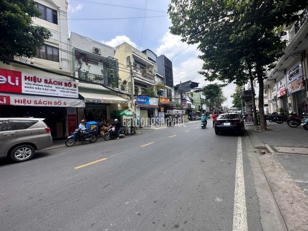 VILLA MINI DTSD hơn 200m2.
NƠI TUYỆT VỜI để ở nghỉ dưỡng giữa SÀI GÒN Nhộn nhịp. giá chỉ 7