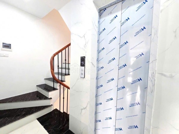 Cầu Giấy nhà mới, 30m2, ngõ rộng, gần phố, 6 tầng thang máy, 8 tỷ
