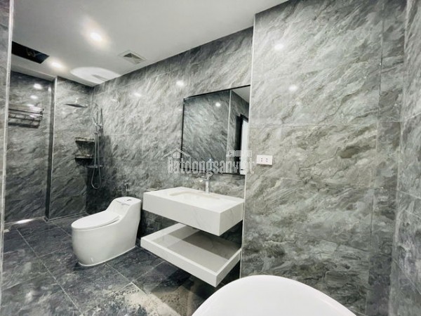 Nhà mặt phố Văn Chương, Đống Đa, DIện tích 40m2, giá chỉ 10.8 tỷ