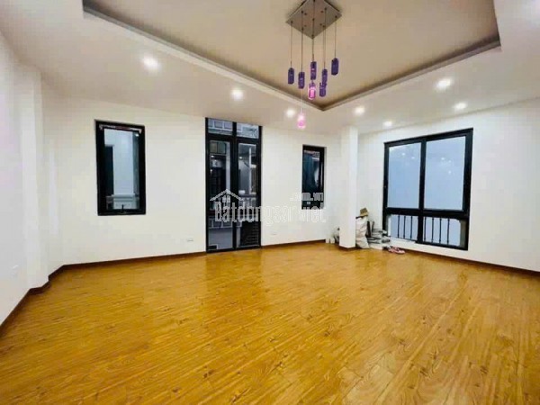 NHÀ ĐẸP ĐỐNG ĐA - THANG MÁY -KINH DOANH - Ô TÔ VÀO NHÀ.