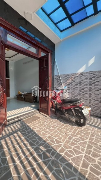 Nhà hẻm 6m, 4x16m, sẵn 2 máy lạnh, sạch đẹp, gần Uỷ Ban P, Chợ TX