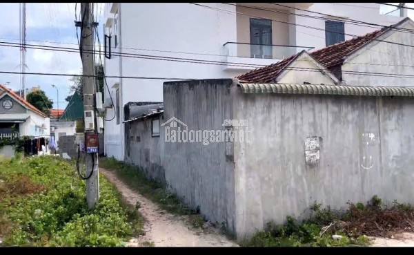 Bán lô đất biển Dốc Lết - 3 Mặt Tiền
dt 369m2. giá bán 6.642 tỷ lh em trần yên trinh