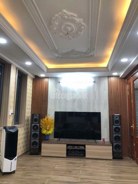 Hiếm có khó tìm – nhà 5 tầng, 67m², hẻm xe hơi, full nội thất gỗ quý – chỉ 6.8 tỷ. Không có căn