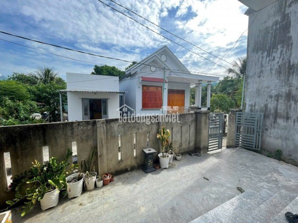 bán căn nhà đẹp mê lờ i, thôn Đông, xã Vĩnh Phương, tp Nha Trang
dt: 221.6m2 có 60 m2 thổ, nhà