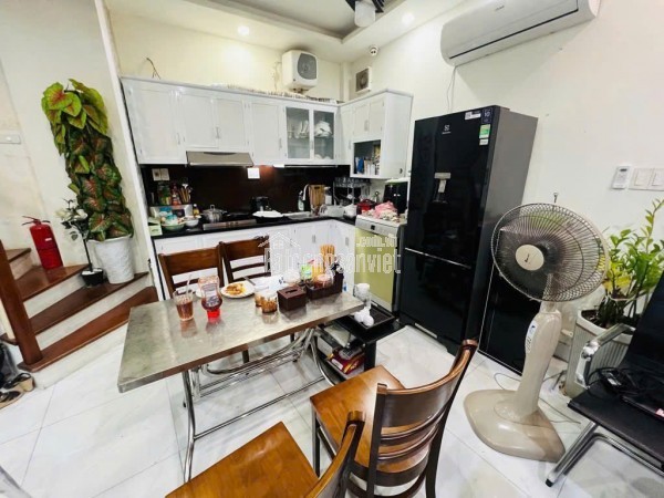 NGÔI NHÀ NÀY NĂNG LƯỢNG VỮNG CHÃI! Ở NHÀ NÀY NĂNG LỰC SẼ RẤT MẠNH! GIA TRƯỞNG MỚI LO ĐƯỢC CHO EM.