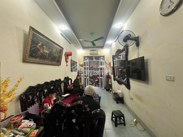 Hơn 6 Tỷ Ô Tô Đậu Cạnh Nhà - TT Hoàng Mai - Nhà Cực Đẹp Về Ở Luôn - Ngõ Thông