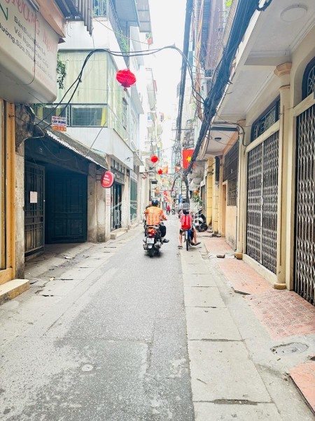 Hơn 6 Tỷ Ô Tô Đậu Cạnh Nhà - TT Hoàng Mai - Nhà Cực Đẹp Về Ở Luôn - Ngõ Thông