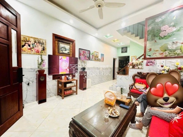 Hơn 6 Tỷ Ô Tô Đậu Cạnh Nhà - TT Hoàng Mai - Nhà Cực Đẹp Về Ở Luôn - Ngõ Thông