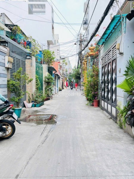 NHà Đẹp Ở Ngay Sát Mặt Tiền Cách Mạng Tháng Tám Quận10 , 2 tầng 67m2 .Sổ Vuông, Hoàn Công Đủ