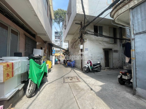NHà Đẹp Ở Ngay Sát Mặt Tiền Cách Mạng Tháng Tám Quận10 , 2 tầng 67m2 .Sổ Vuông, Hoàn Công Đủ