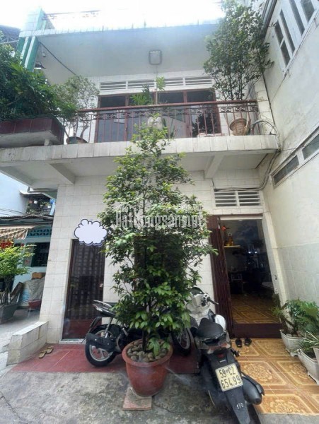 NHà Đẹp Ở Ngay Sát Mặt Tiền Cách Mạng Tháng Tám Quận10 , 2 tầng 67m2 .Sổ Vuông, Hoàn Công Đủ