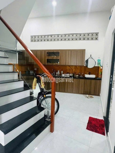 NHà Đẹp Ở Ngay Sát Mặt Tiền Cách Mạng Tháng Tám Quận10 , 2 tầng 67m2 .Sổ Vuông, Hoàn Công Đủ