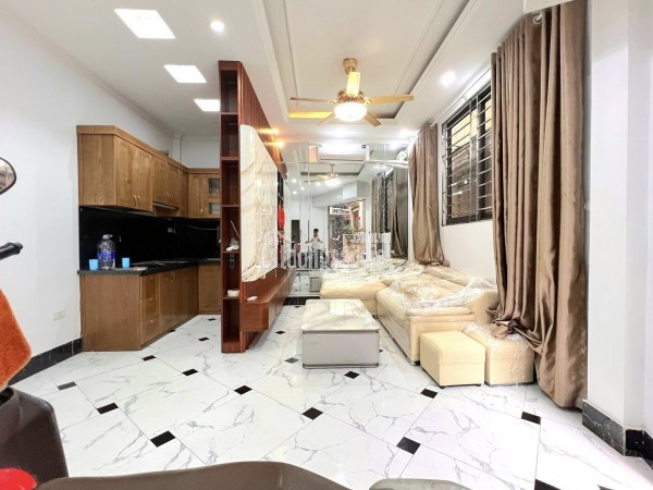 Nhà 6 tầng Hồ Tùng Mậu - Lô Góc - Dân Xây - Ngõ trước nhà 3,5m - Full nội thất