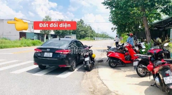 ĐẤT MẶT TIỀN KD - LAI UYÊN BÀU BÀNG 700TR LH 0938800038