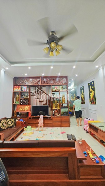 BÁN NHÀ 3 TẦNG – NGÕ Ô TÔ TRÁNH, CHỈ CÁCH Ô TÔ 50M – GỐC ĐỀ, HOÀNG MAI – 5.6 TỶ
