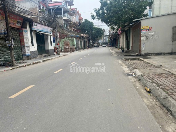Diện tích: 85 m² mặt tiền 5 m giá 4 tỷ Ưu điểm nổi bật:
Đường trước nhà rộng – 3 ô tô tránh nhau