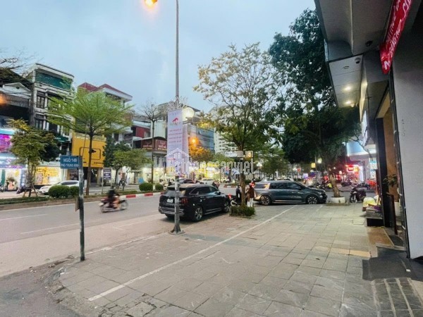 TRUNG KÍNH TO - PHÂN LÔ VIP CẦU GIẤY - LÔ GÓC 3 MẶT THOÁNG - OTO VÀO NHÀ - VÀI BƯỚC CHÂN RA PHỐ -