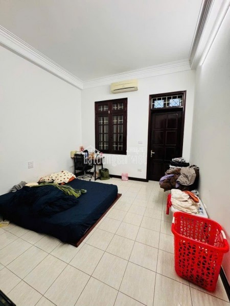 TRUNG KÍNH TO - PHÂN LÔ VIP CẦU GIẤY - LÔ GÓC 3 MẶT THOÁNG - OTO VÀO NHÀ - VÀI BƯỚC CHÂN RA PHỐ -