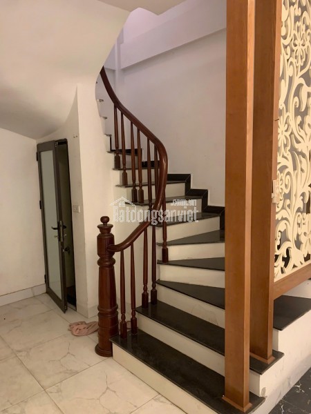 TÔI CẦN BÁN NHÀ NGÕ 79, PHỐ 8/3,LÔ GÓC, KD 32M2, 5 TẦNG, MT4.1M GIÁ 6.2 TỶ