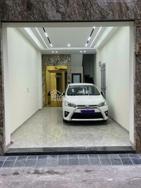 Cần bán nhà đẹp Nguyễn Văn Cừ, có gara để xe, 2 thoáng, tiện ích đầy đủ.