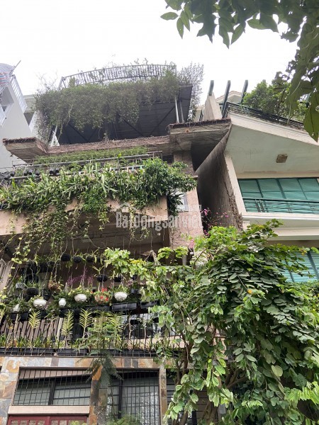 Cần bán nhà phố Quần Ngựa, Ba Đình, ô tô đỗ cửa, thoáng trước sau, 58m, 4 tầng, 16.4 tỷ.