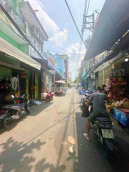 Chủ hạ giá! Hẻm nhựa 6m Nguyễn Hữu Cảnh, P22, BT - (8 x 17m) CN: 112m2 - KC: 1 tầng - Giá 9,9 tỷ