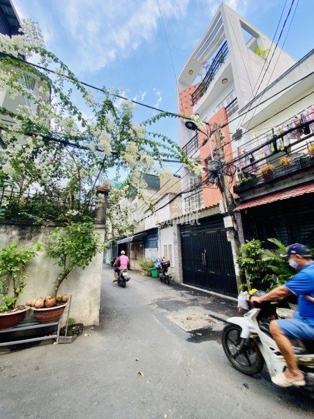 BÁN NHÀ LÔ GÓC 2 MẶT HẺM, HẺM XE TẢI, SÁT CHỢ, TRƯỜNG HỌC, DIỆN TÍCH 52M2, GIÁ CHỈ 5.6 TỶ.