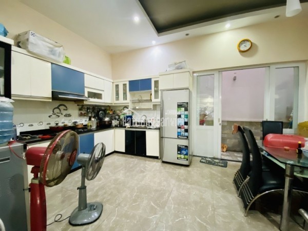 BÁN NHÀ LÔ GÓC 2 MẶT HẺM, HẺM XE TẢI, SÁT CHỢ, TRƯỜNG HỌC, DIỆN TÍCH 52M2, GIÁ CHỈ 5.6 TỶ.