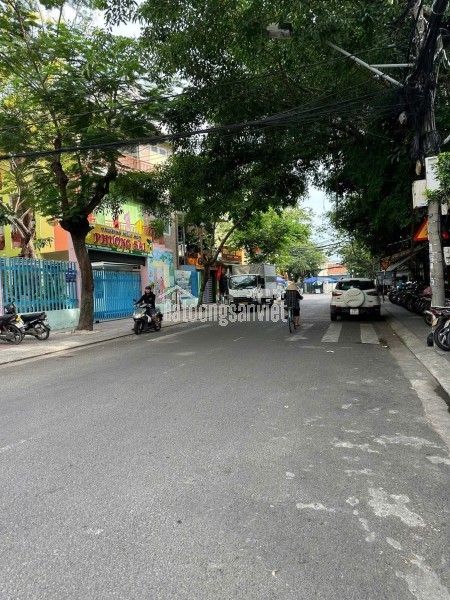 Cần bán 2 căn nhà mặt tiền đường Bà Triệu - Nha Trang dt 202m2 bán: 27 tỷ Liên hệ: em Hồng