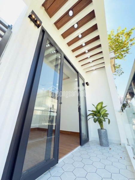 Siêu phẩm nhà 4 tầng cách 2 căn là mặt tiền Hưng Phú giá chỉ 4,66 tỷ còn TL