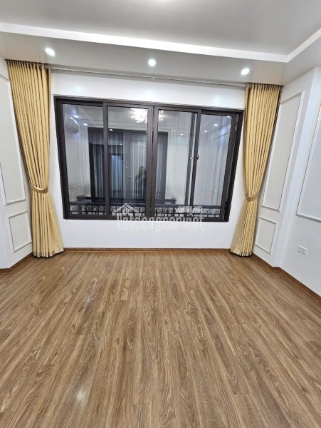 SIÊU PHẨM CẦU GIẤY - LÔ GÓC - 7 PHÒNG RỘNG - Ở HAY CH0 THUÊ ĐỀU ỔN - TIỆN ÍCH BẠT NGÀN