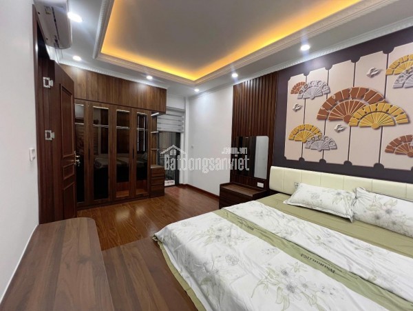 TRUNG TÂM CẦU GIẤY - CÁCH Ô TÔ 10M - SÁT HỒ MÁT RƯỢU - ĐẸP MỚI NGẤT NGÂY CON GÀ TA - NỞ HẬU