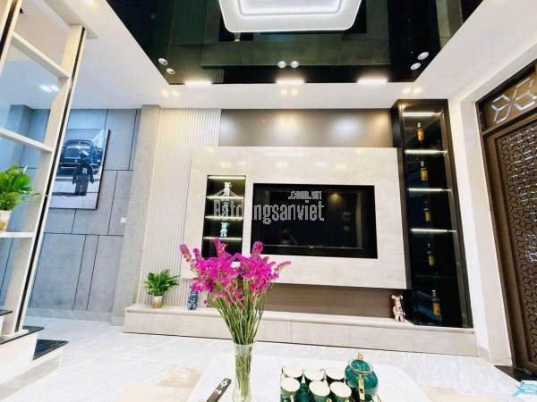 Ngã tư Nguyễn Chí Thanh - Láng - Đống Đa - Ô tô vào nhà - nhà mới xịn - 40m - 6T - 14 tỉ