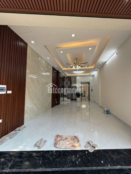 Bán nhà Tân Mai, Nguyễn Chính 5 tầng thang máy ngõ, thông, ô tô tránh 40m2 giá 10.9 tỷ