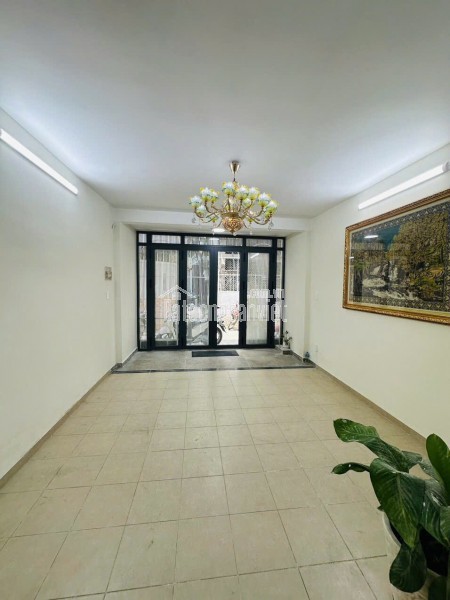 Bán Nhà Mặt Tiền Đường Hùng Vương, P.1, Q.10 - HXH, 8.4m x 24.4m, Chỉ 45 Tỷ