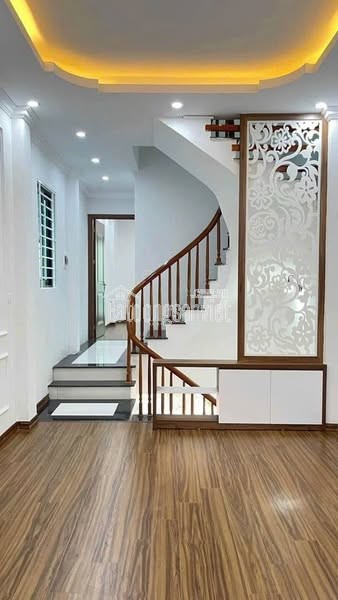 Siêu hiếm, nhà mới lô góc Lai Xá - Hoài Đức, 38m x 5T, chỉ 4.7 tỷ, ô tô vào nhà, 20m ra ngõ thông